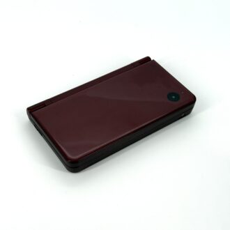 Nintendo DSi XL punainen